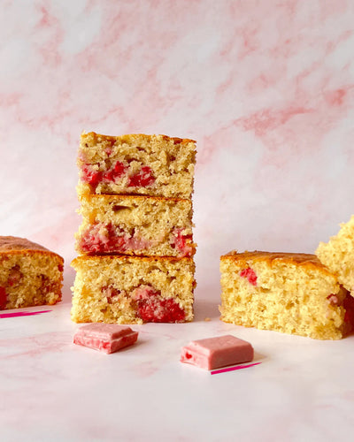 BANANA CAKE WITH RASPBERRIES & WHITE CHOCOLATE